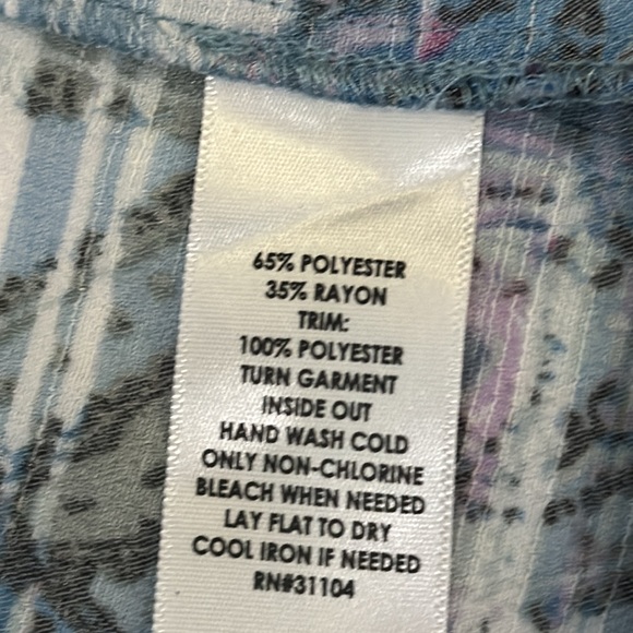 New Directions PXL print top - Picture 7 of 9